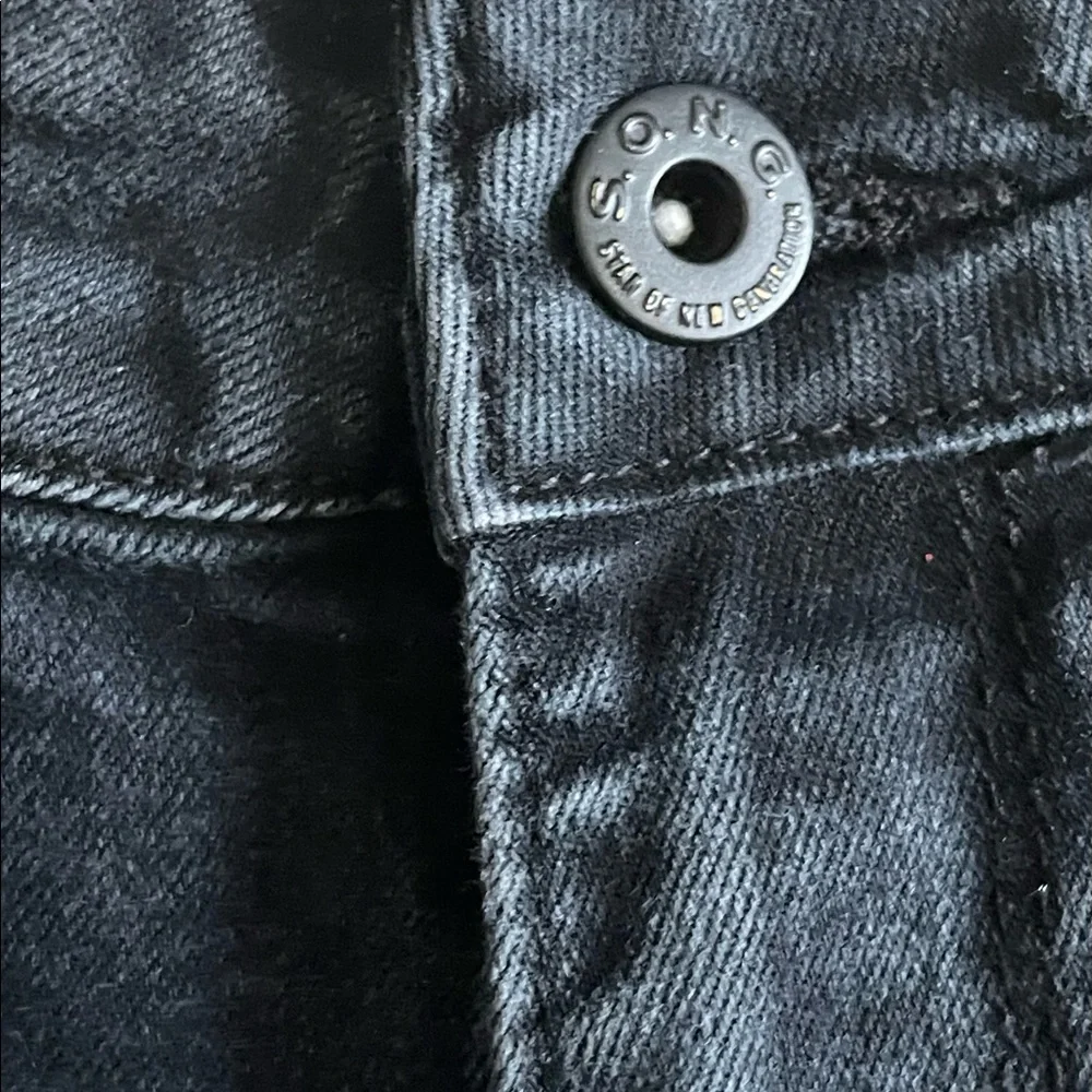 S.O.N.G. Woman’s Black Curvy Mid Rise Roll Cuff Denim Jean Shorts Size 7/28 - Picture 10 of 10